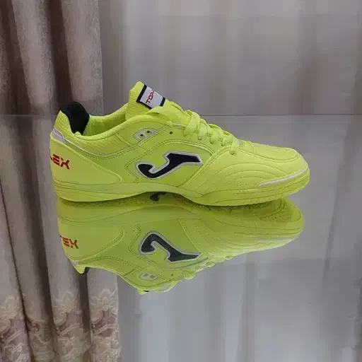 کفش فوتسال جوما|تجهیزات ورزشی|سراب, |دیوار