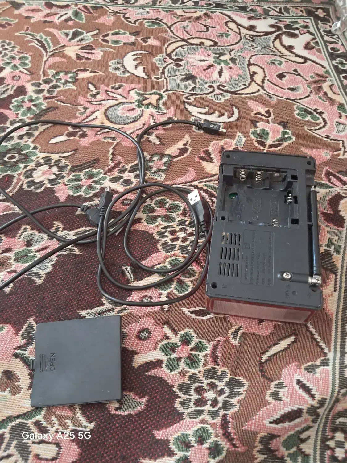 رادیو فلش خور فقط باطری قلمی برزگ می خواهید|پخش‌کننده همراه|تبریز, |دیوار