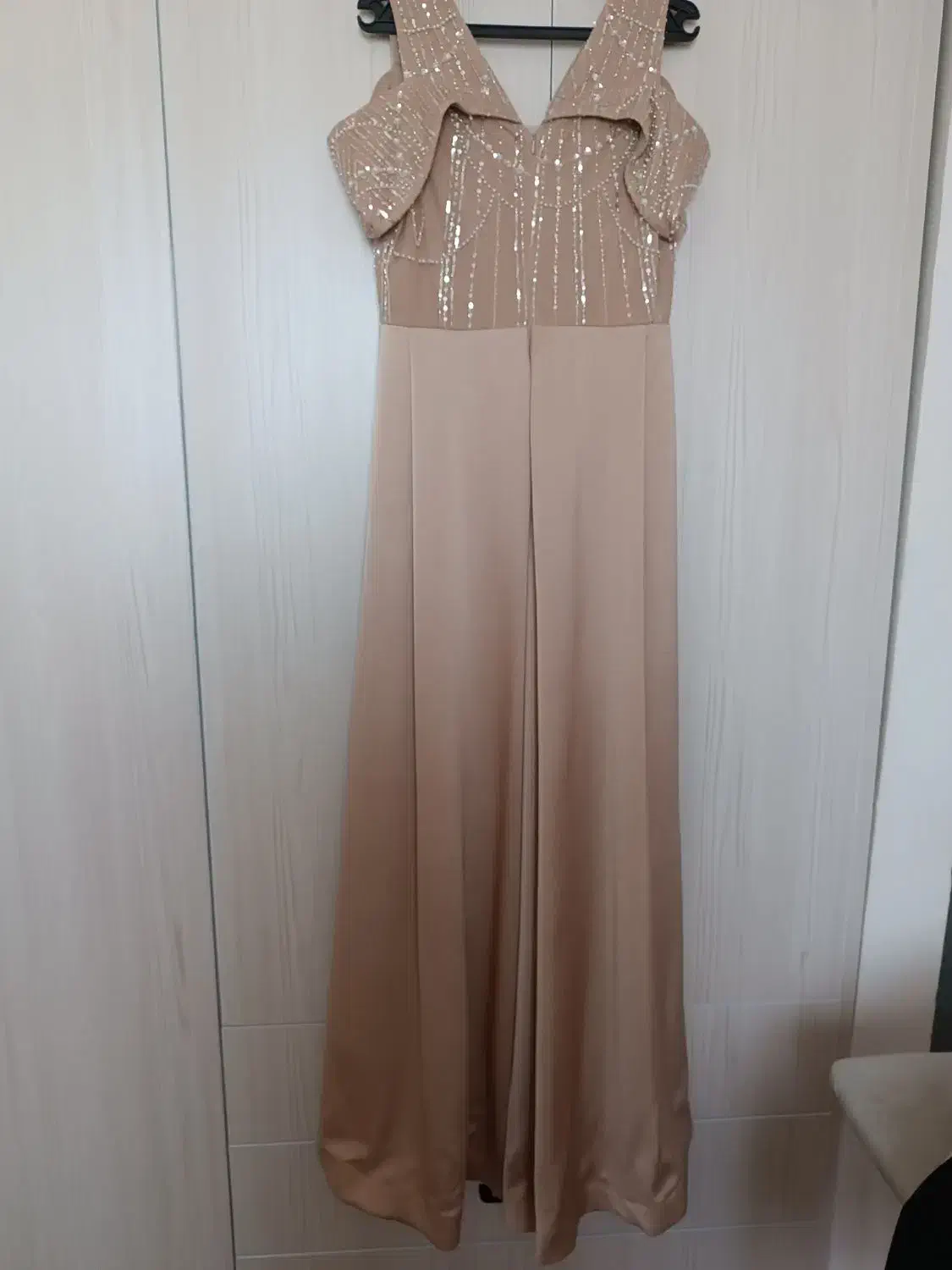 لباس نو مجلسی|لباس|رباطکریم, مسکن مهر آبشناسان|دیوار