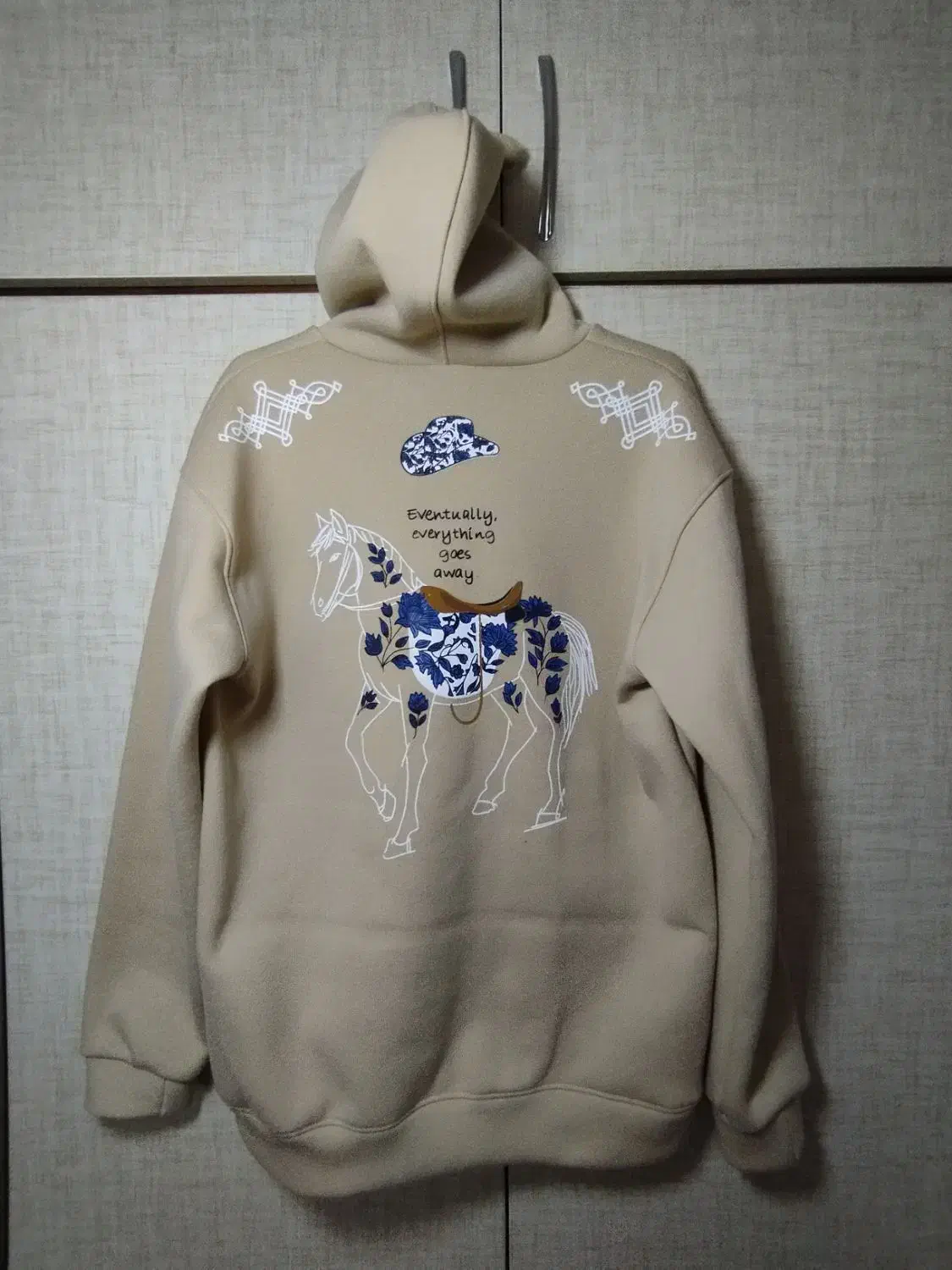 هودی|لباس|لاهیجان, کوی آزادگان|دیوار