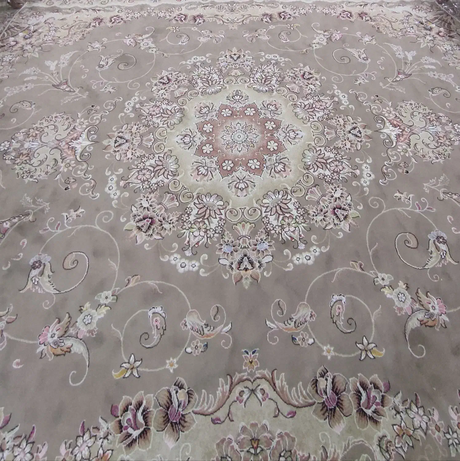 فرش 12متری تمیز|فرش|قم, انسجام|دیوار