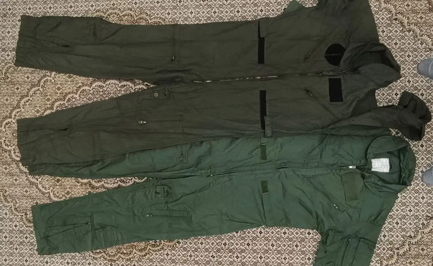 لباس خلبانی|لباس|مشهد, هفت تیر (نه دره)|دیوار