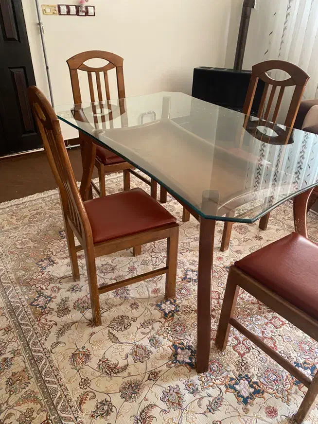 میز نهار خوری چهار نفره میزش شش نفره هست|میز و صندلی غذاخوری|میاندوآب, |دیوار