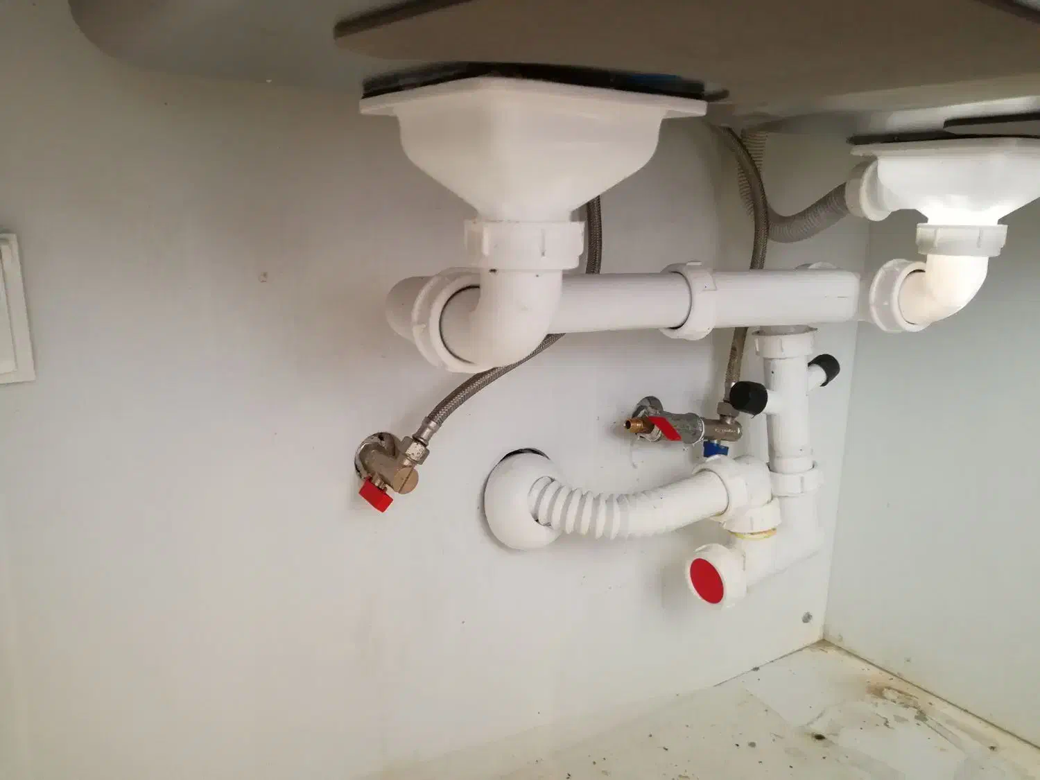 لوله کشی برقکشی نصب پمپ و اتومات روشویی ظرفشویی|خدمات پیشه و مهارت|شیراز, زرهی|دیوار