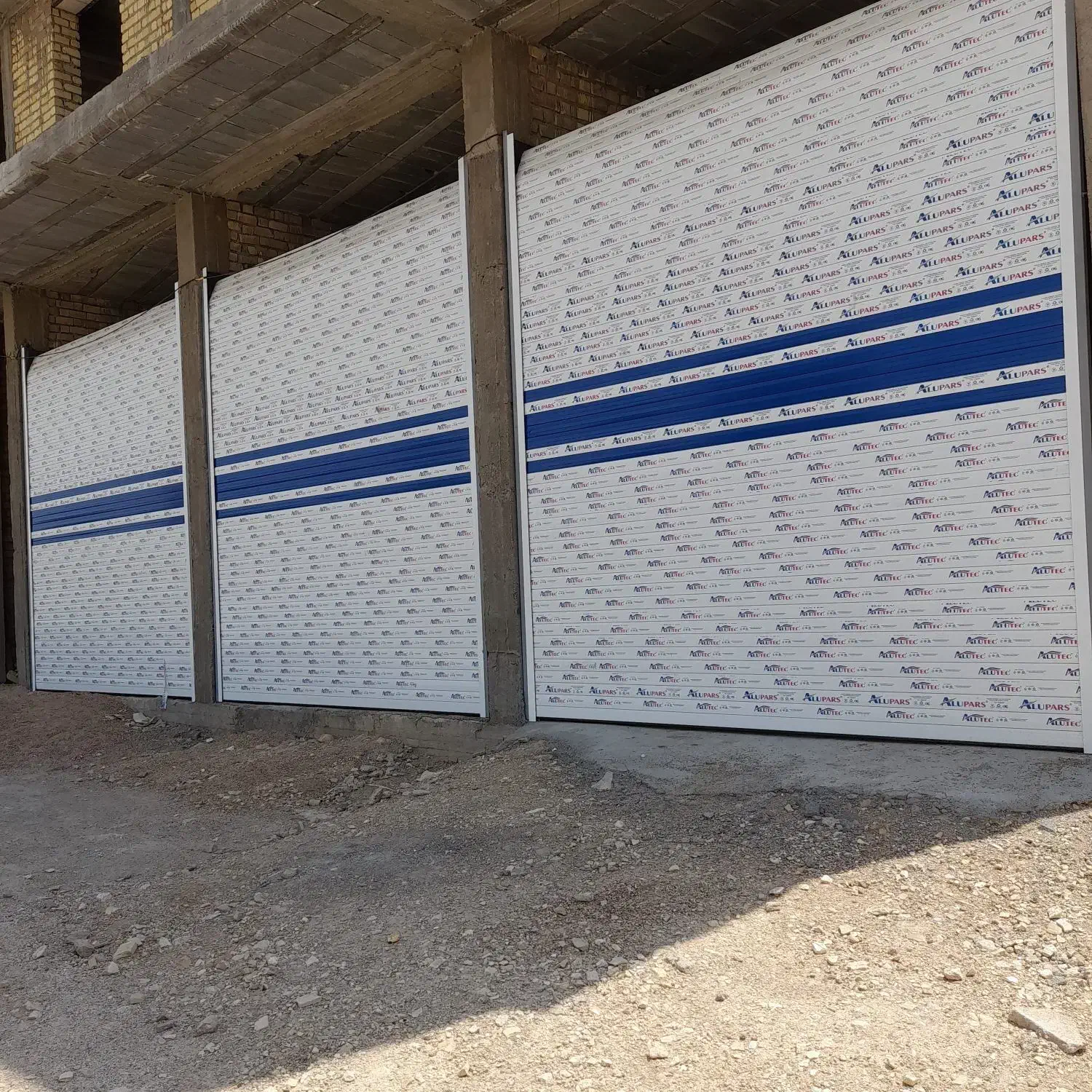 نصب درب برقی وشیشه سکوریت|مصالح و تجهیزات ساختمان|زرقان, |دیوار