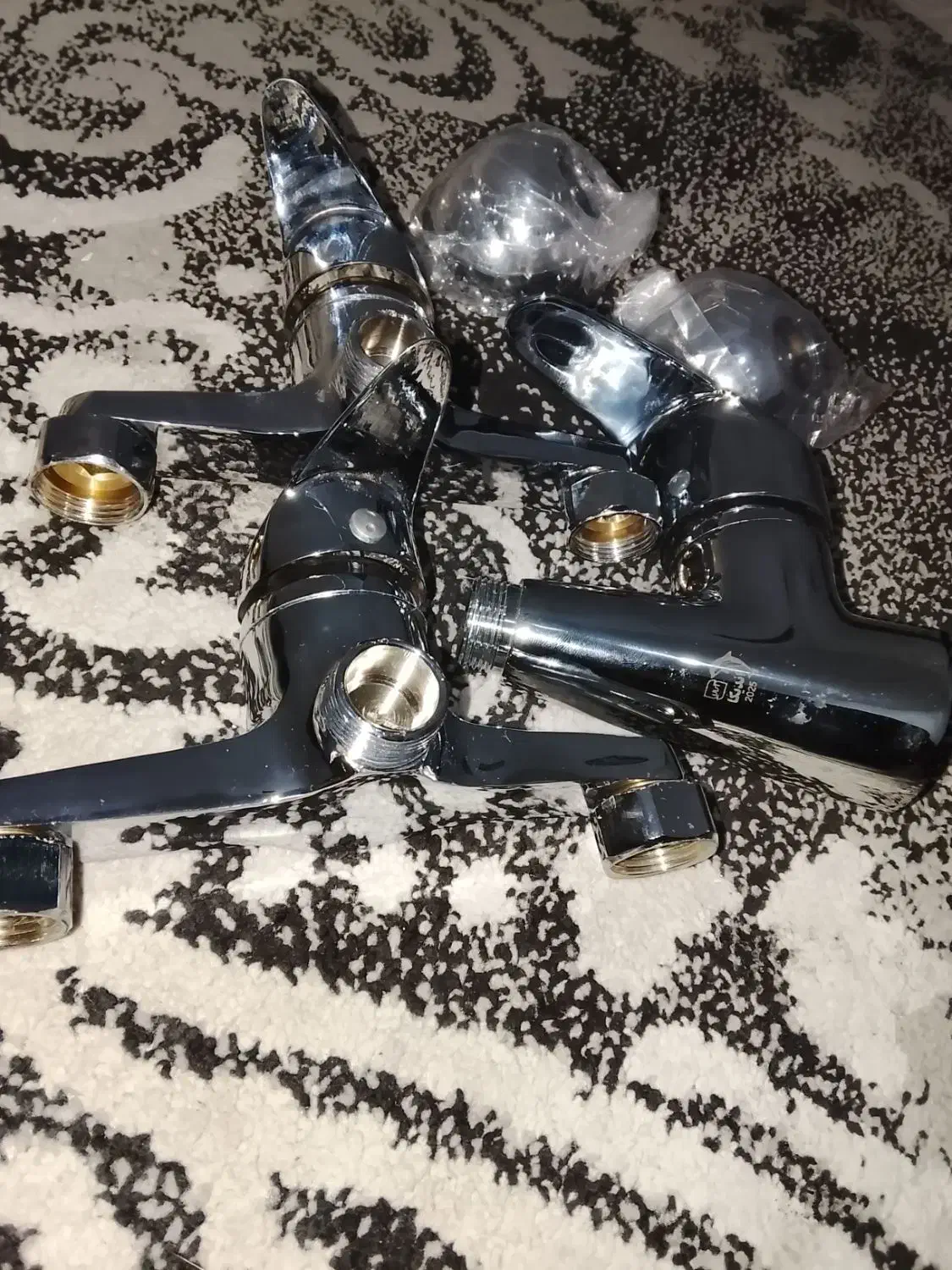 2عددشیر فلکه برادستشویس ۱عددبراحمام|لوازم سرویس بهداشتی|تهران, خاک سفید|دیوار