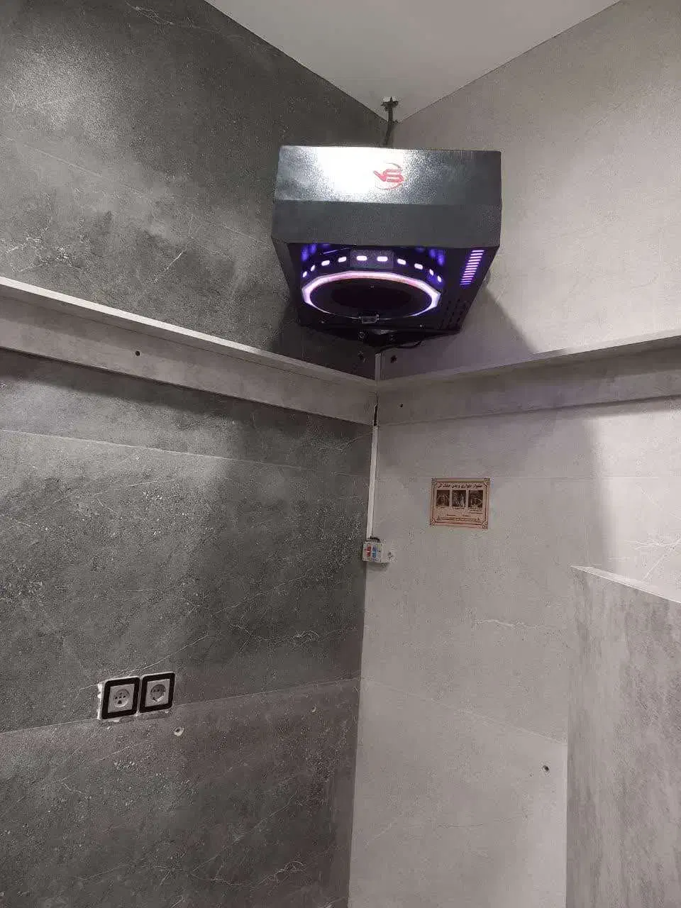 سشوار دیواری و خشک کن بدن|آرایشی، بهداشتی، درمانی|تهران, دکتر هوشیار|دیوار