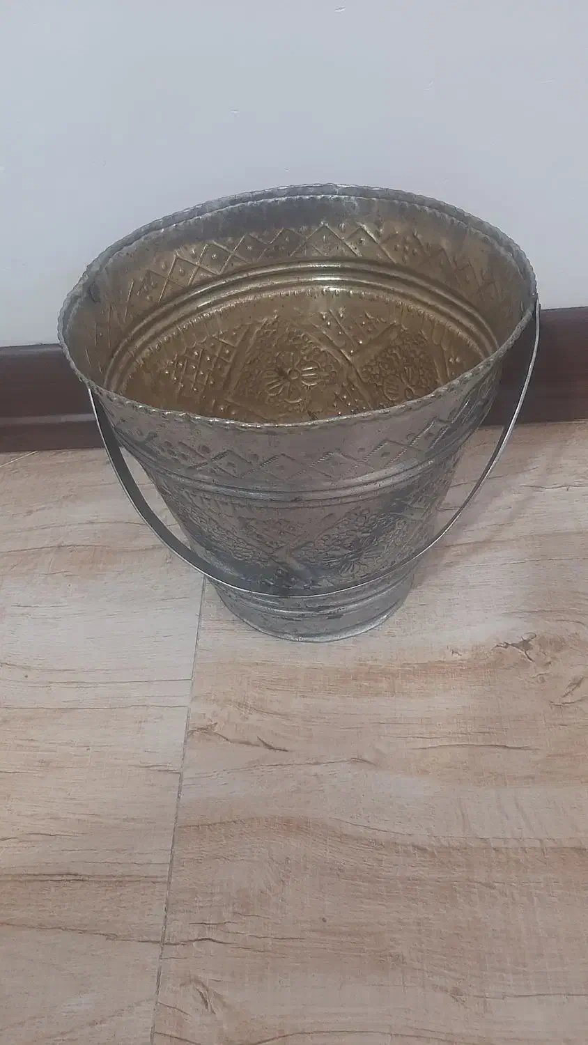 سطل برنزی قدیمی|صنایع دستی و سایر لوازم تزئینی|گلستان (تهران), |دیوار