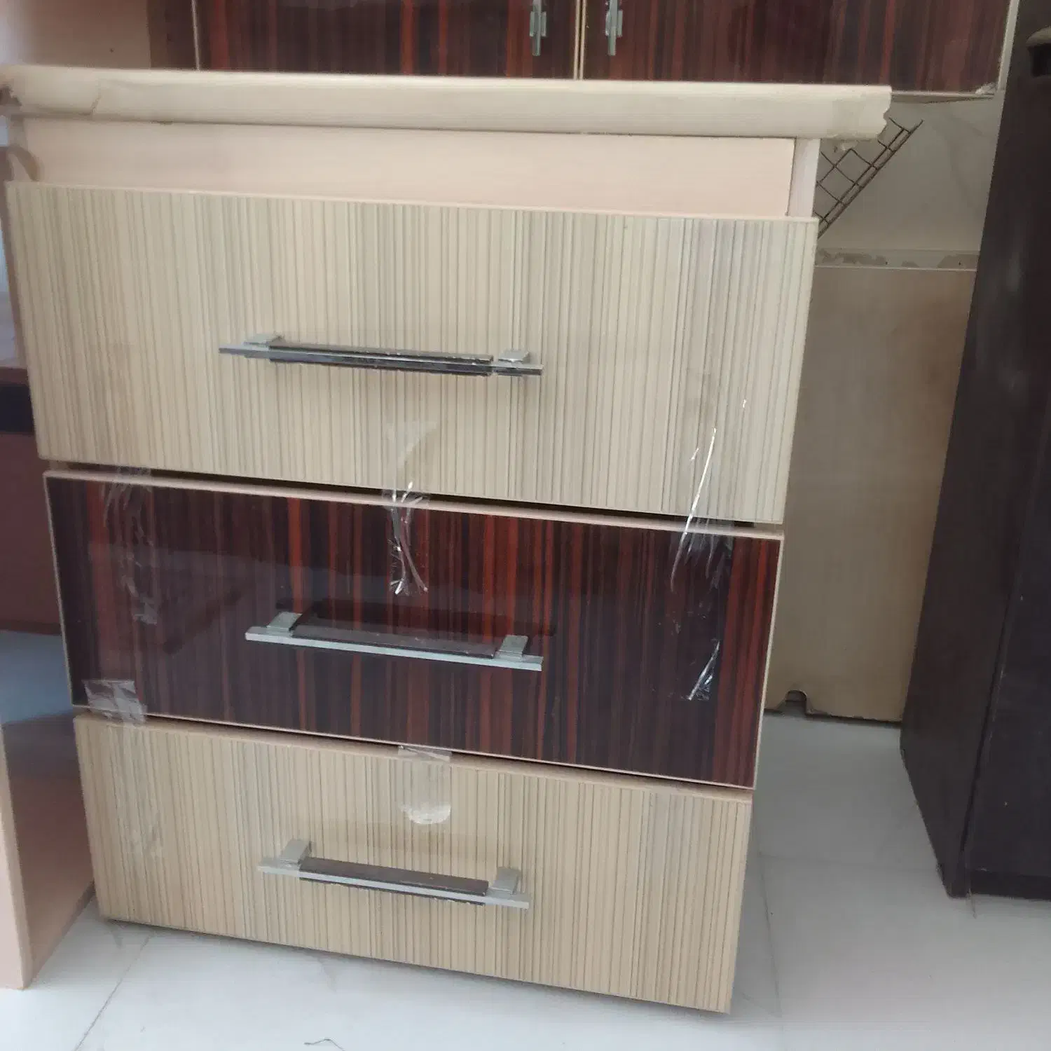 سلام کابینت ام دی اف۳مترونیم هوایی ۴مترونیم زمینی|مصالح و تجهیزات ساختمان|خمین, |دیوار