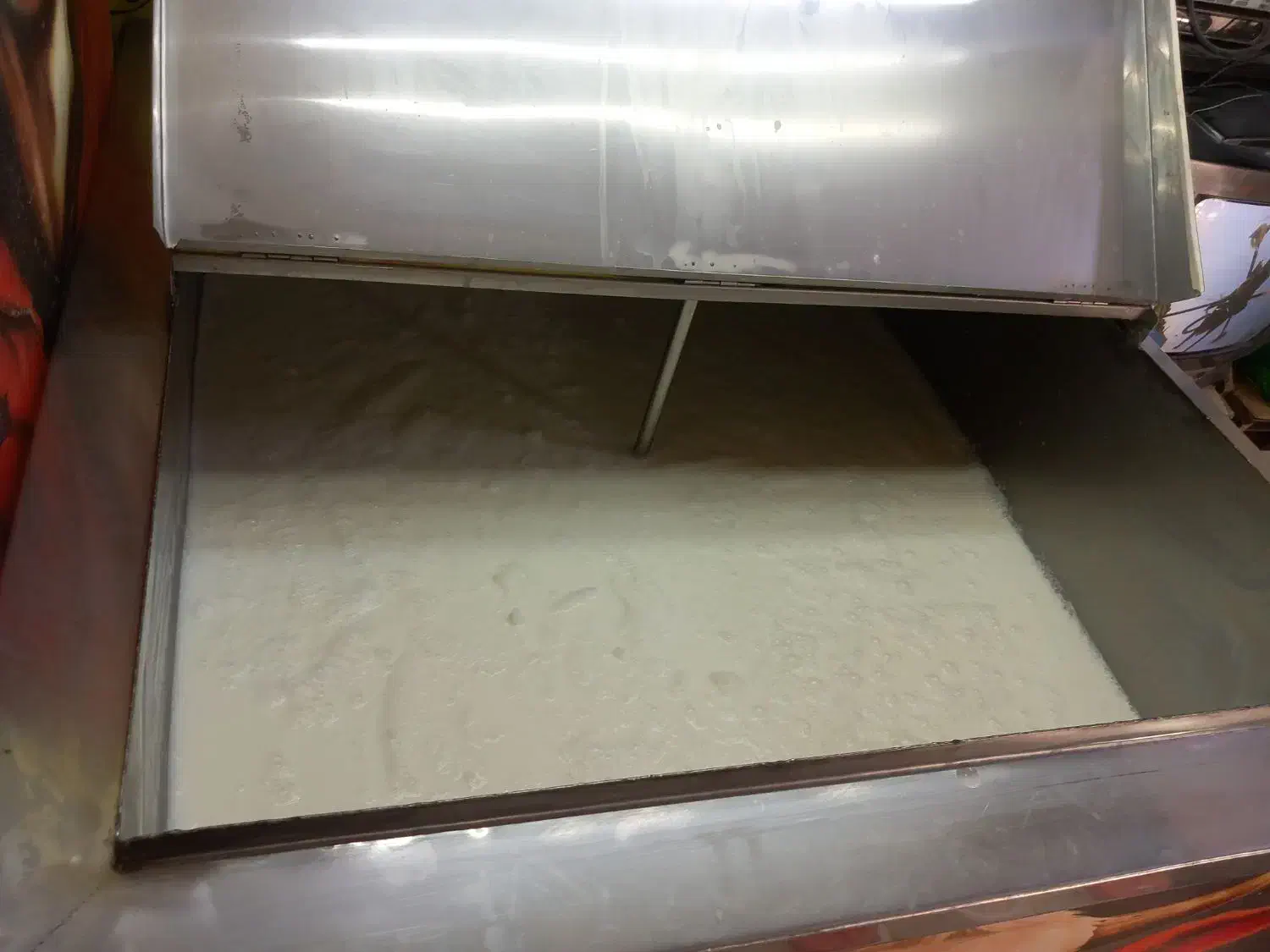 شیر تازه گاوداری تمیز وسالم به قیمت درب گاوداری|خوردنی و آشامیدنی|قصرشیرین, |دیوار