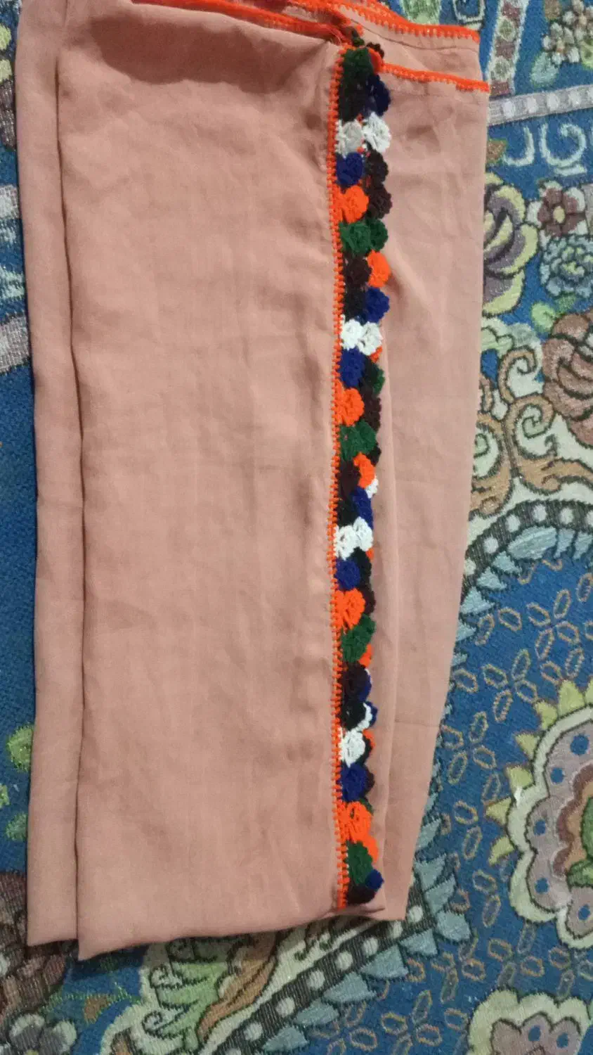 لباس دست دوز|لباس|سراوان, |دیوار