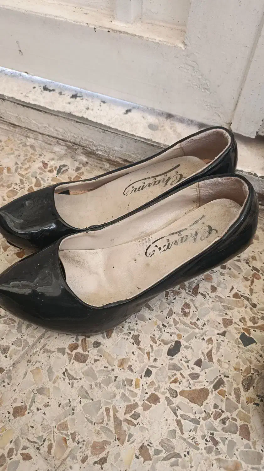 نیم بوت وکفش پاشنه بلند ورنی|کیف، کفش، کمربند|اقبالیه, |دیوار