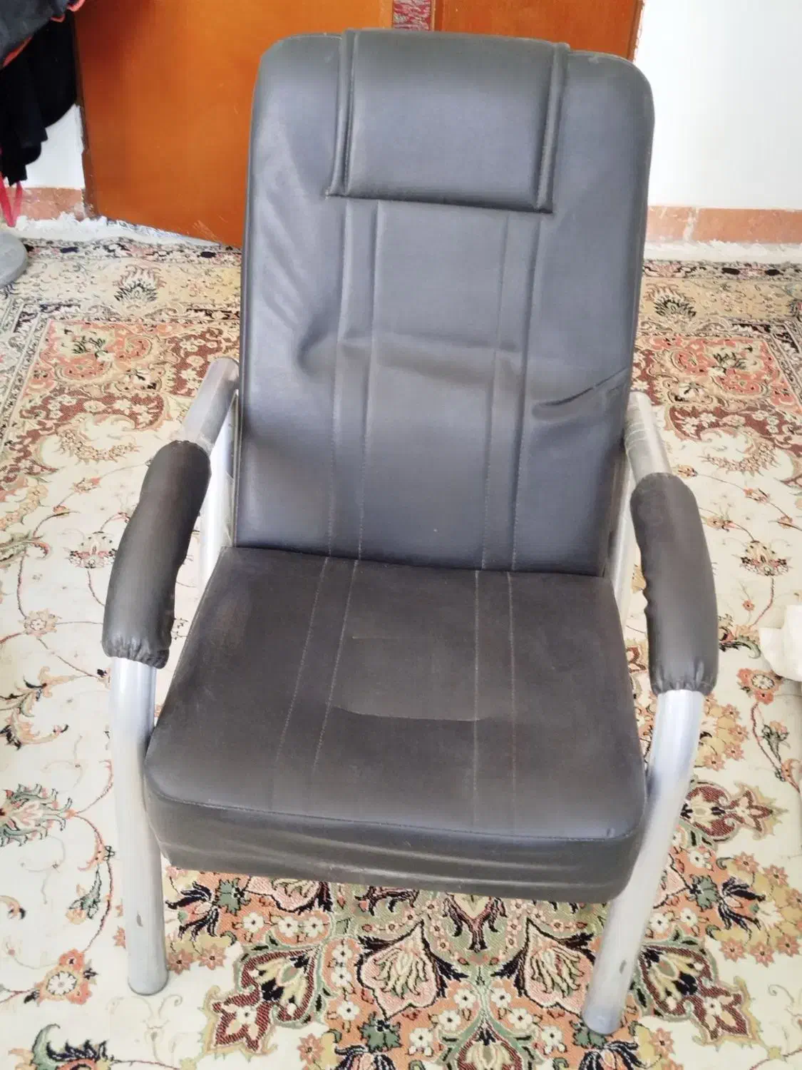 وسایل آرایشگاه|آرایشگاه و سالنهای زیبایی|هرسین, |دیوار