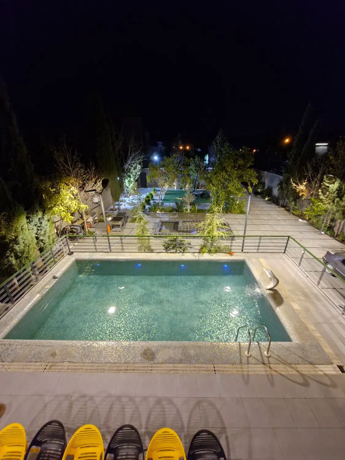 باغ ویلا|اجارهٔ کوتاه‌مدت ویلا و باغ|شیراز, باغشهر اهل بیت|دیوار