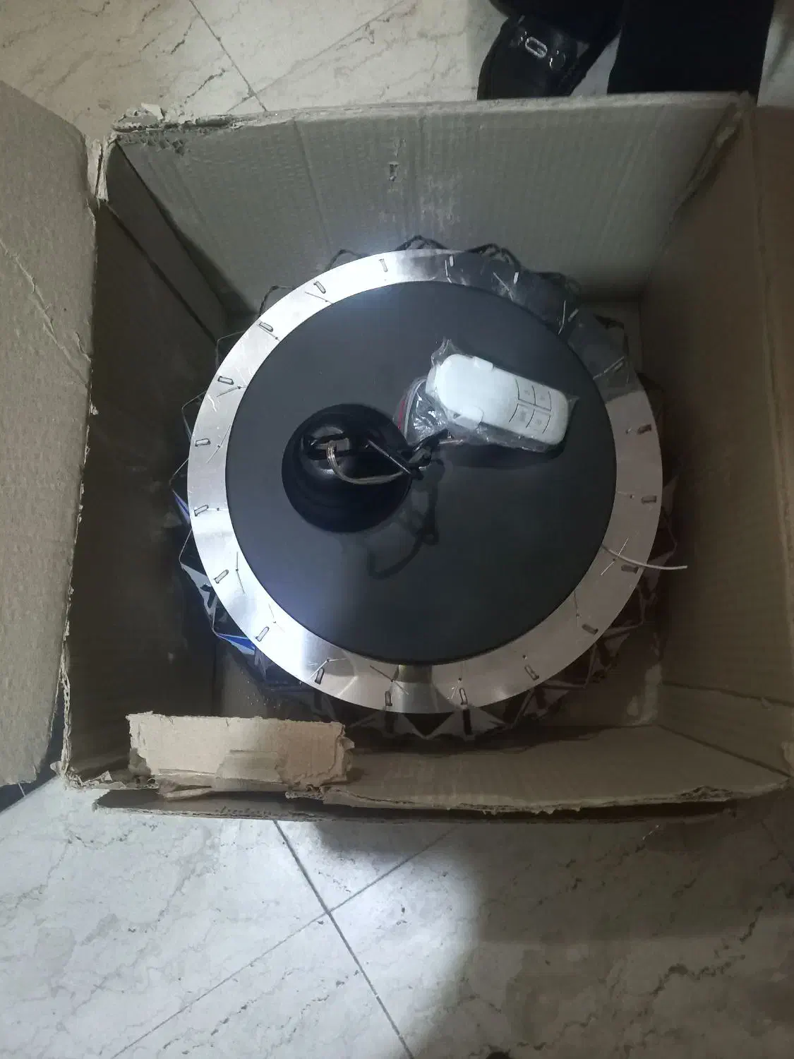 لوستر|لوستر و چراغ آویز|قم, شاه سید علی|دیوار