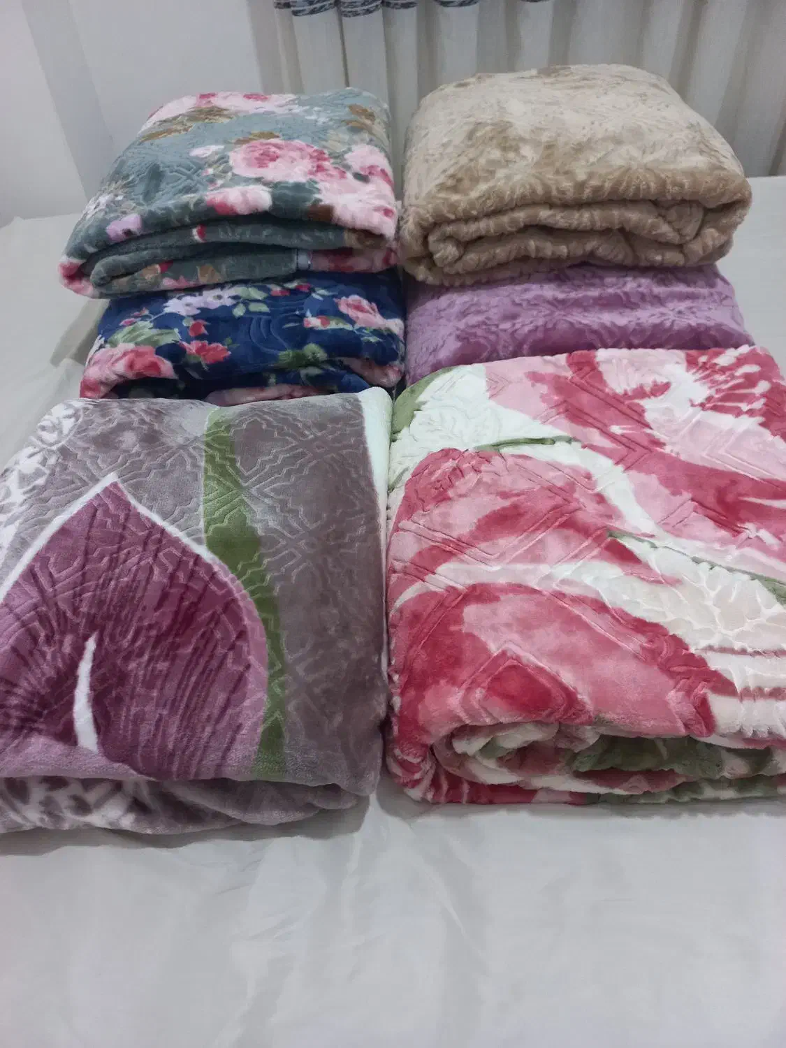 پتو|رختخواب، بالش، پتو|آستانه اشرفیه, |دیوار