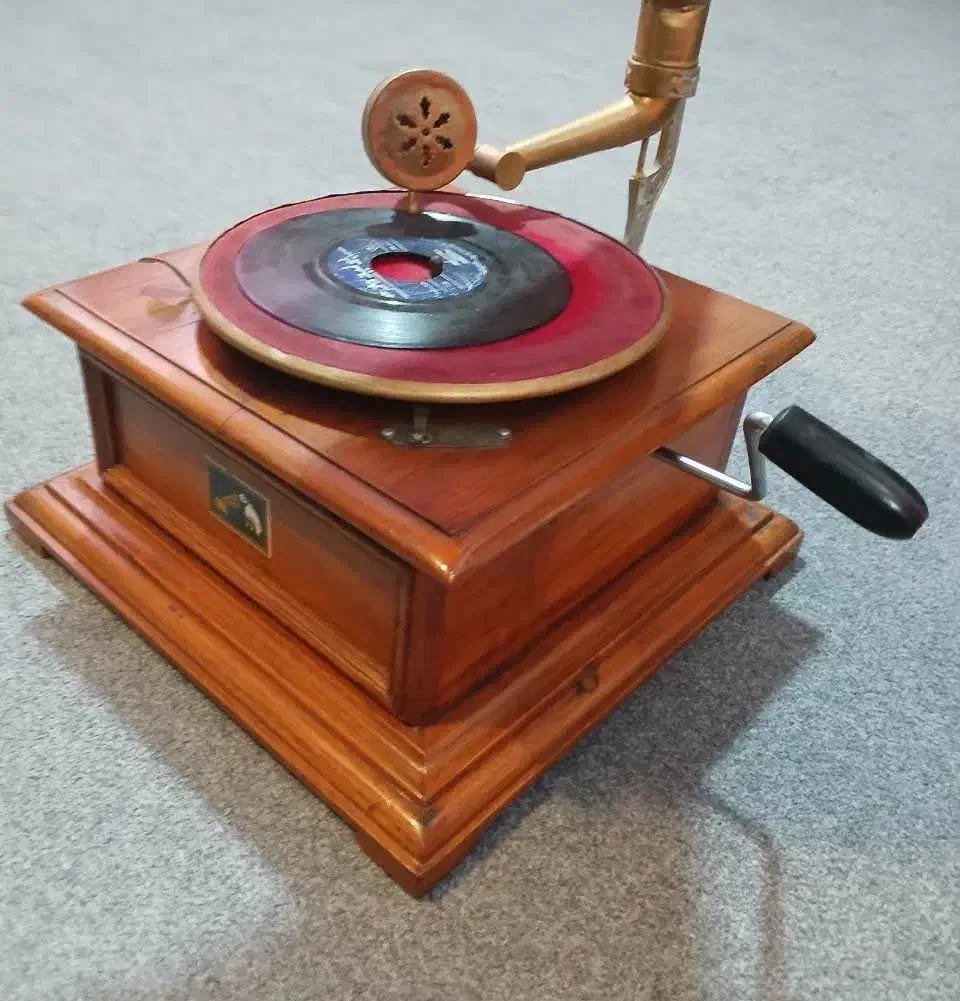 گرامافون هندلی|کلکسیون اشیاء عتیقه|قائمشهر, |دیوار