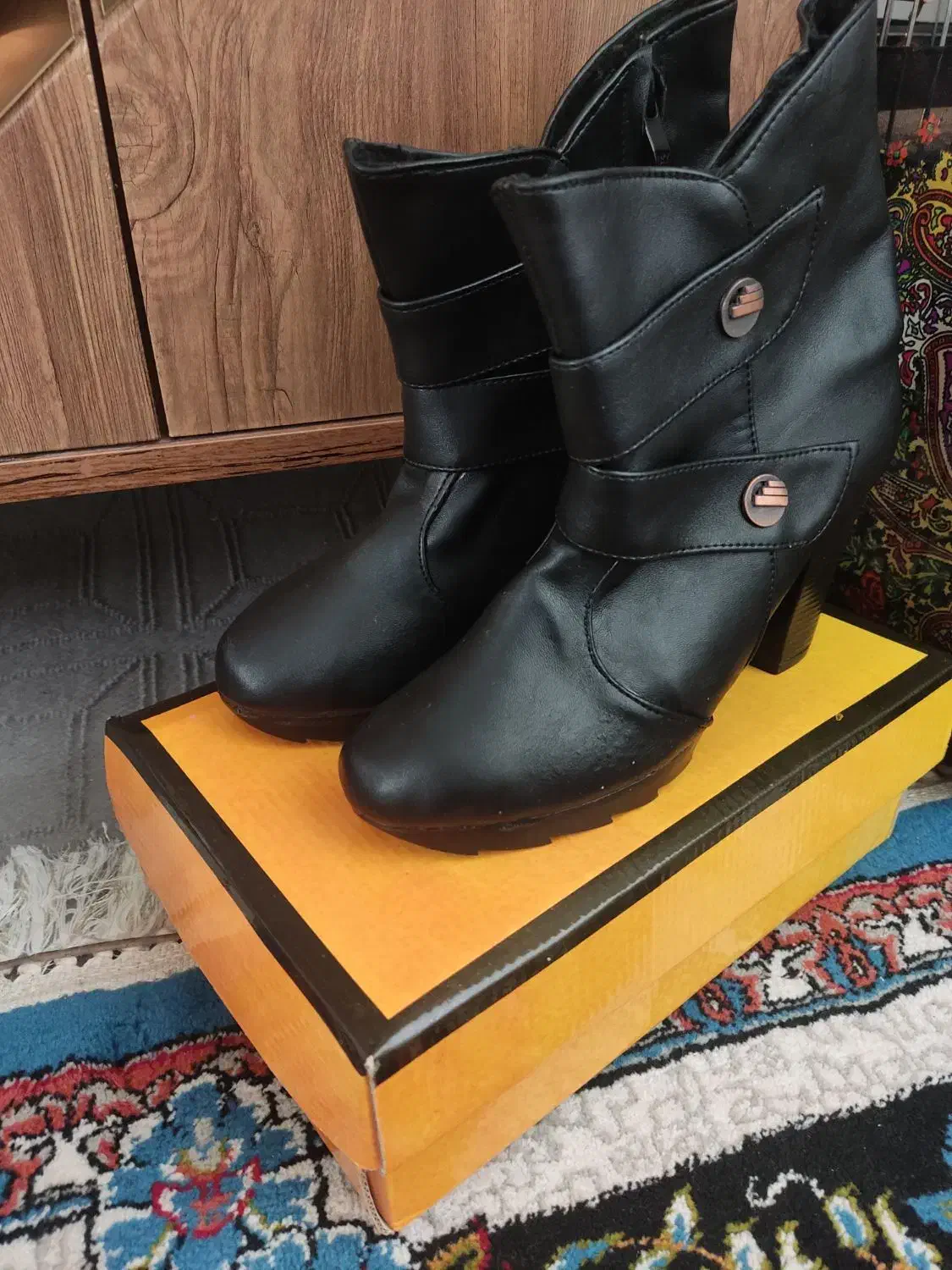 کفش نو|کیف، کفش، کمربند|نیشابور, فردوسی جنوبی|دیوار