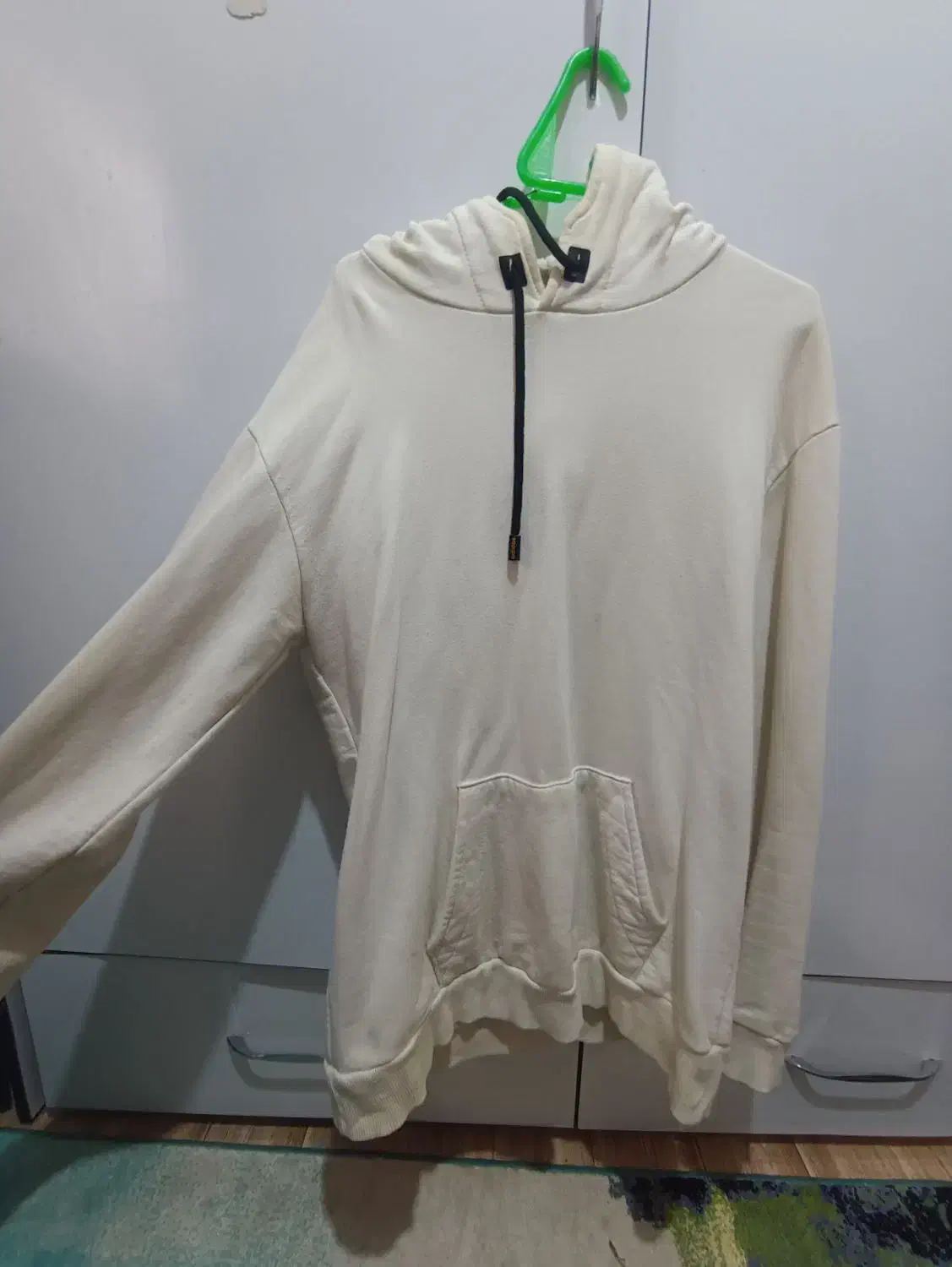 هودی سفید|لباس|رشت, پاره بیجار|دیوار