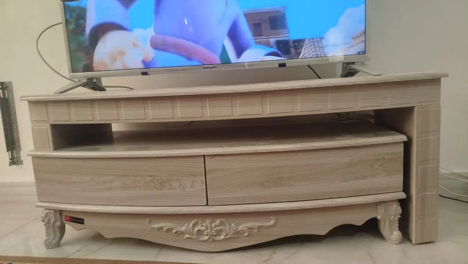 میز تی وی|میز تلویزیون|ورامین, ورامین|دیوار