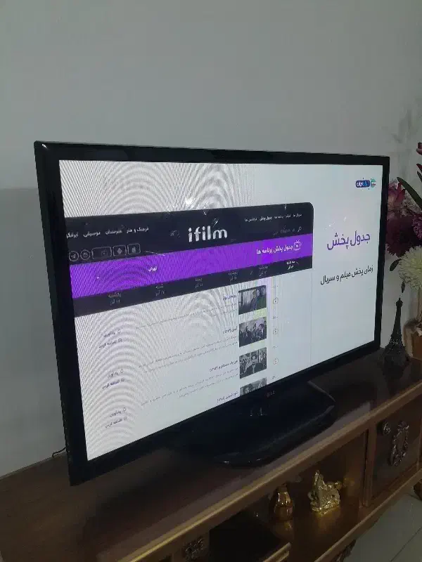 تلویزیون ۴۲اینچ|تلویزیون و پروژکتور|قم, چهل درخت‎|دیوار