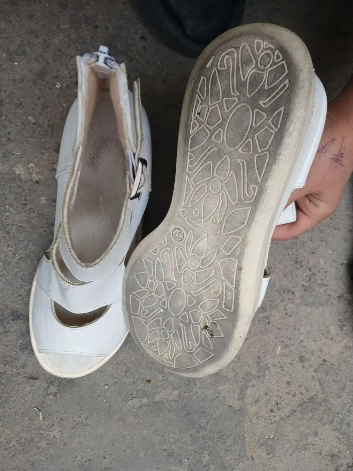 کفش|کیف، کفش، کمربند|بستان آباد, |دیوار