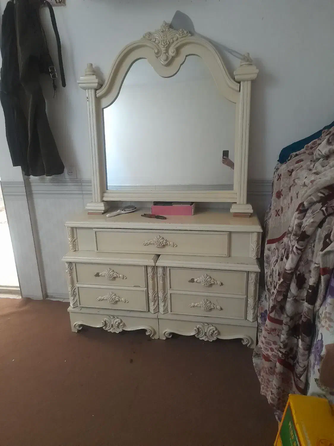 آینه و دراور همراه گریم فرش ۴ متری مفت 2 ملییون|جاکفشی، کمد، دراور|پاکدشت, حصار امیر|دیوار