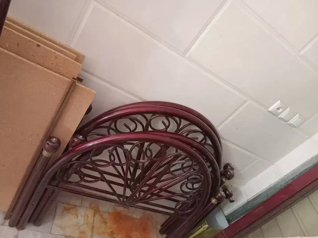 دو عددتخت فرفوژه|تخت و سرویس خواب|قم, شاه ابراهیم|دیوار