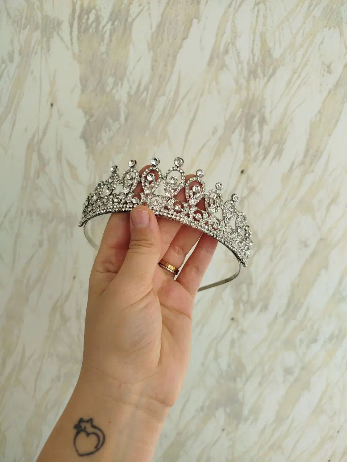 تاج|بدلیجات|تربت‌حیدریه, حسنی بالا|دیوار