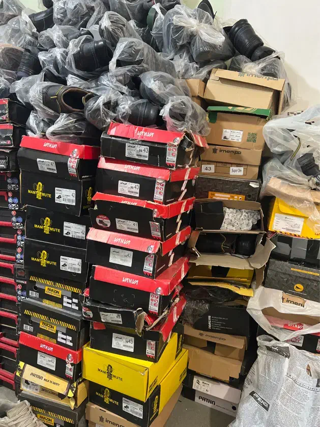 فروش ویژه کفش و لباس کار تک سایز|عمدهفروشی|بندر ماهشهر, |دیوار