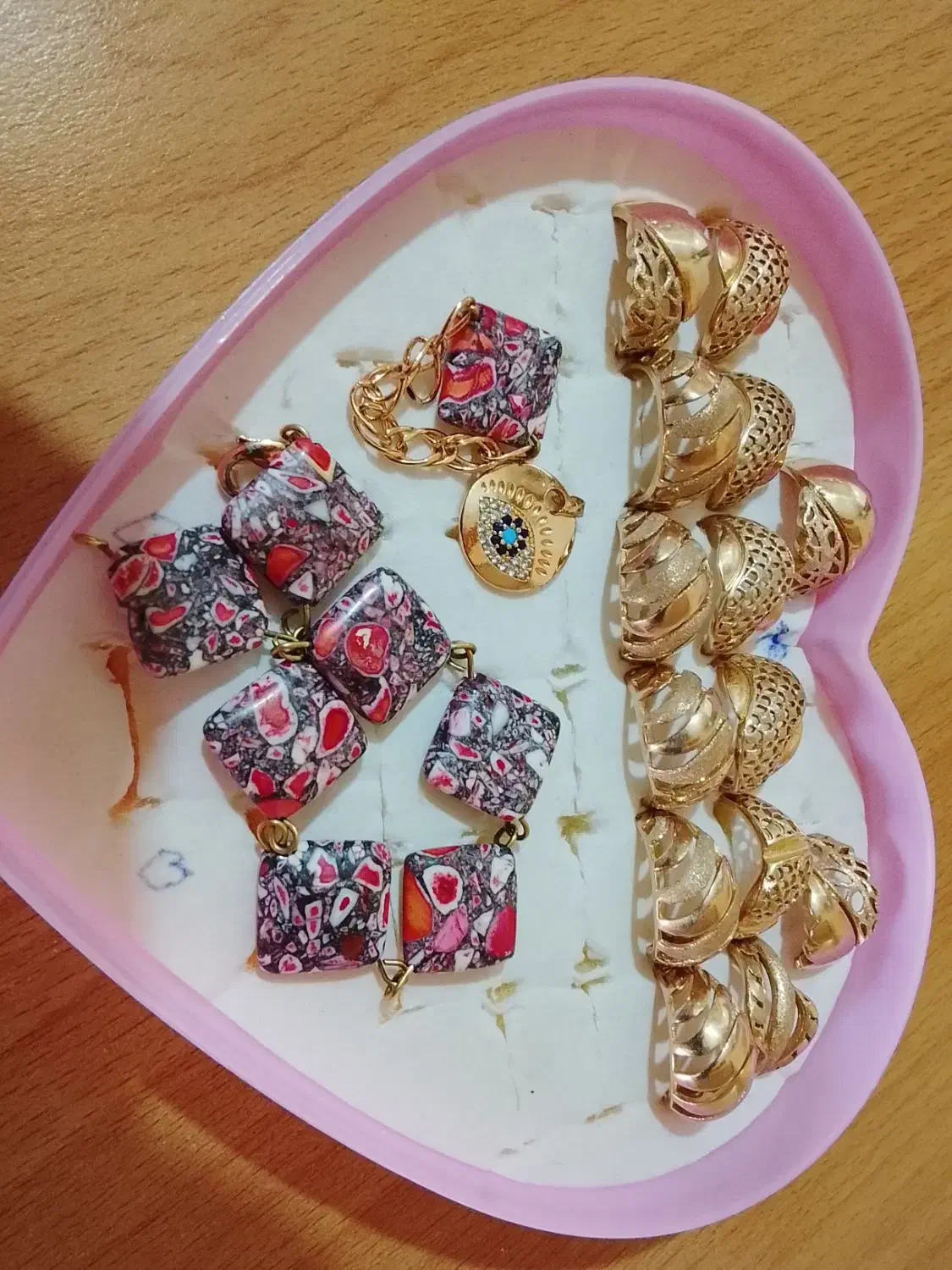 انگشتر با جعبه|بدلیجات|شاهینشهر, عطار|دیوار