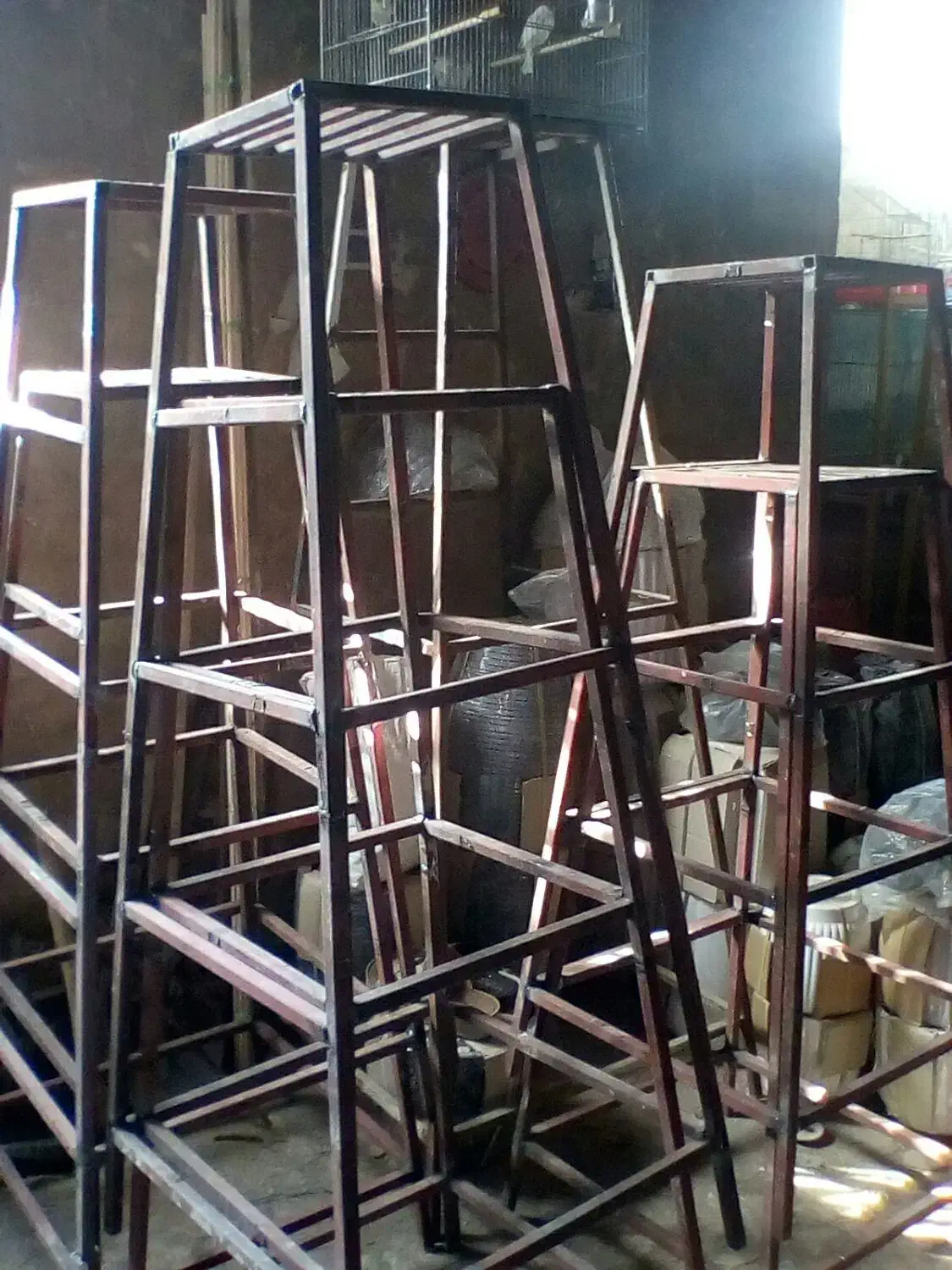 چهارپایه آهنی نوساز و ( ۲ متری و ۳ متری )|صندلی و نیمکت|قم, بیست متری ولیعصر|دیوار