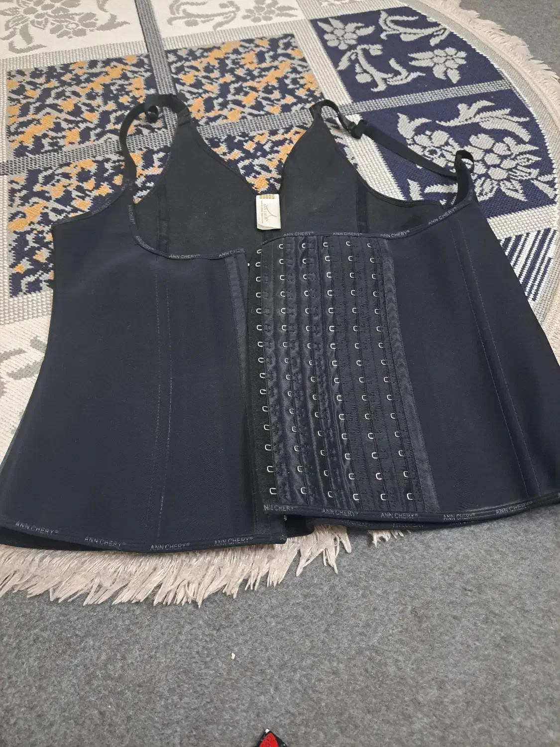 گن ساعت شنی|لباس|کاشان, شهرک خاتم الانبیا (مسکن ملی کاشان)|دیوار