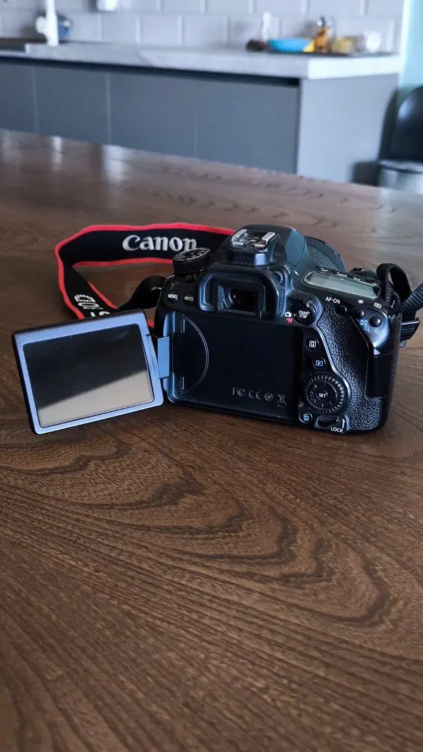 canon 80D +lens 18-135mm|دوربین عکاسی و فیلم‌برداری|شیراز, شهرک گلدشت حافظ‎|دیوار