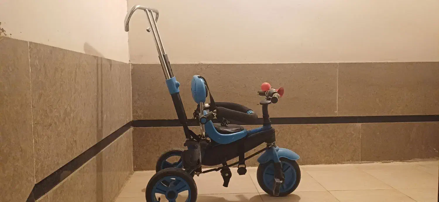 سه چرخه|اسباب‌بازی بچه|دوگنبدان, |دیوار