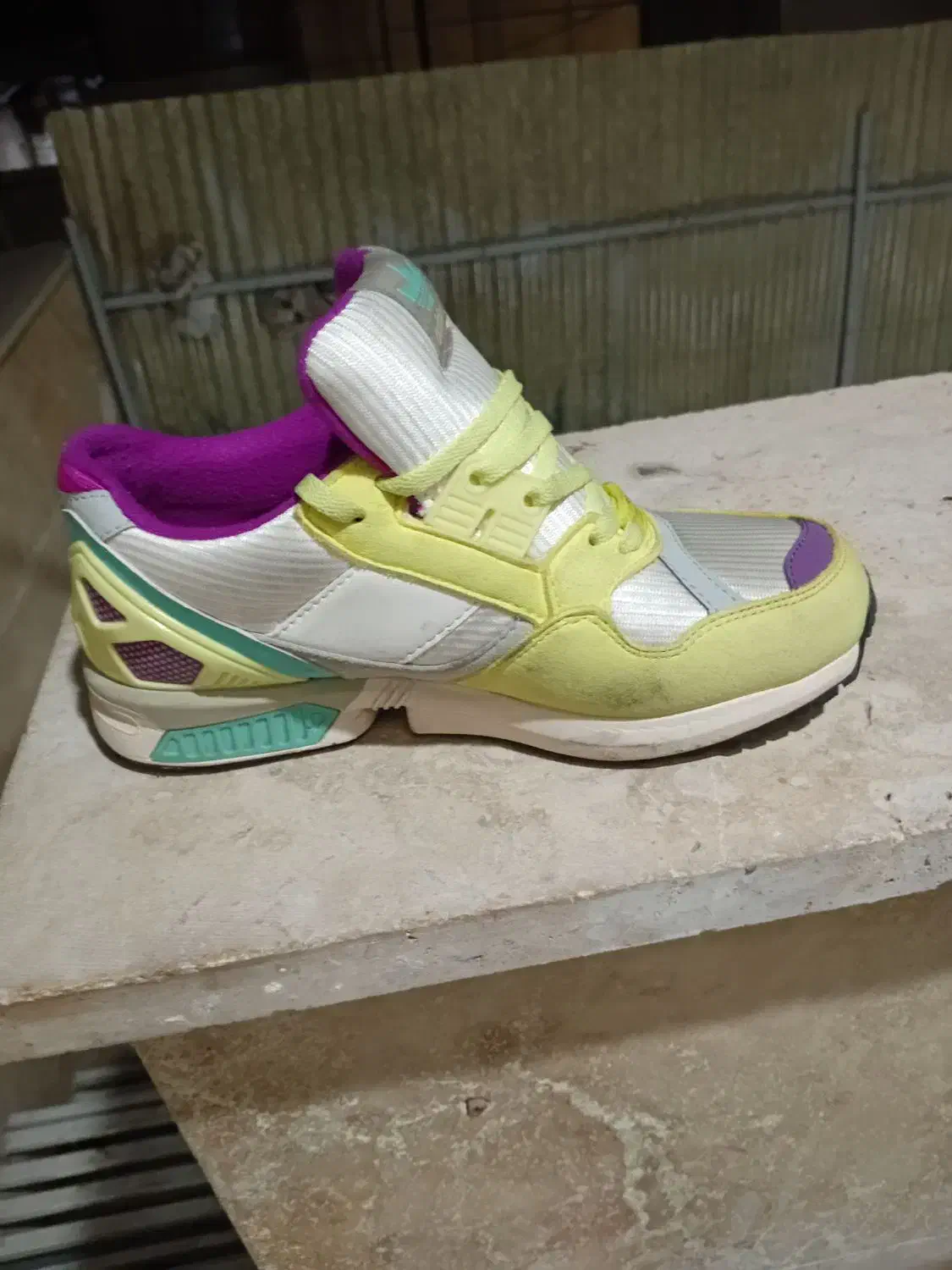 کتونی نو نو|کیف، کفش، کمربند|ری, علایین|دیوار