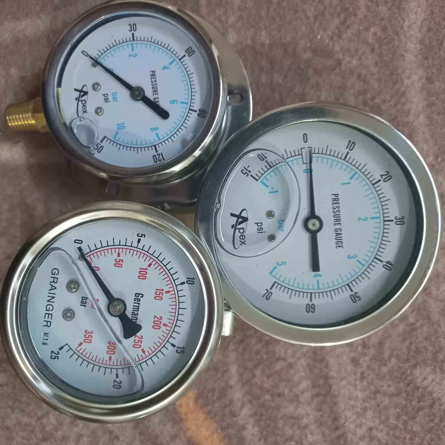 گیج فشار pressure guage صنعتی|ابزارآلات|شیراز, زند|دیوار