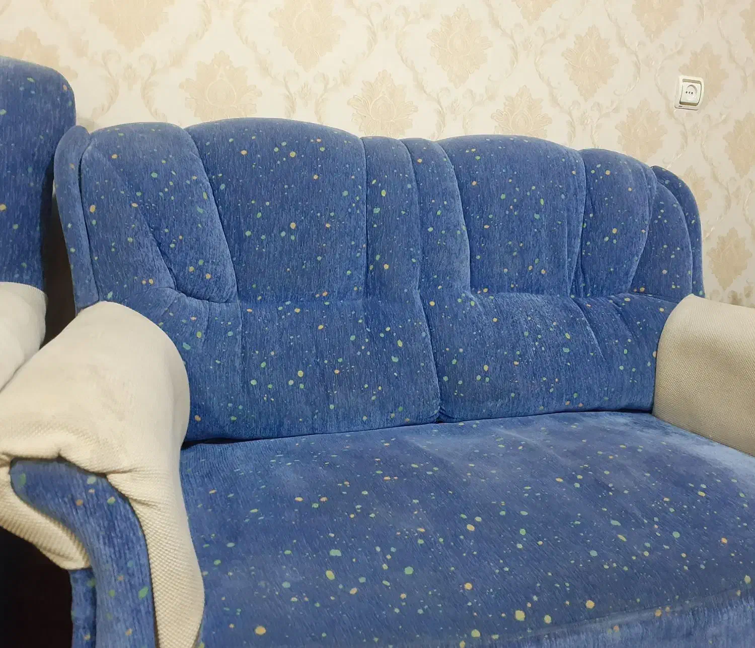 مبل دو رنگ|مبلمان خانگی و میز عسلی|میانه, |دیوار