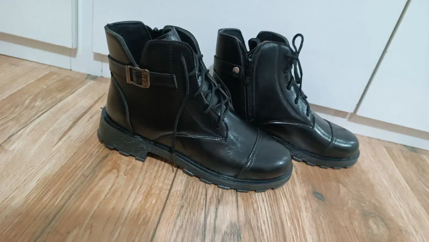 نیم پوت|کیف، کفش، کمربند|مشهد, حضرت حجت|دیوار