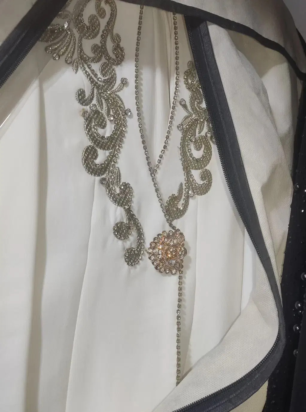 لباس مجلسی|لباس|قروه, |دیوار