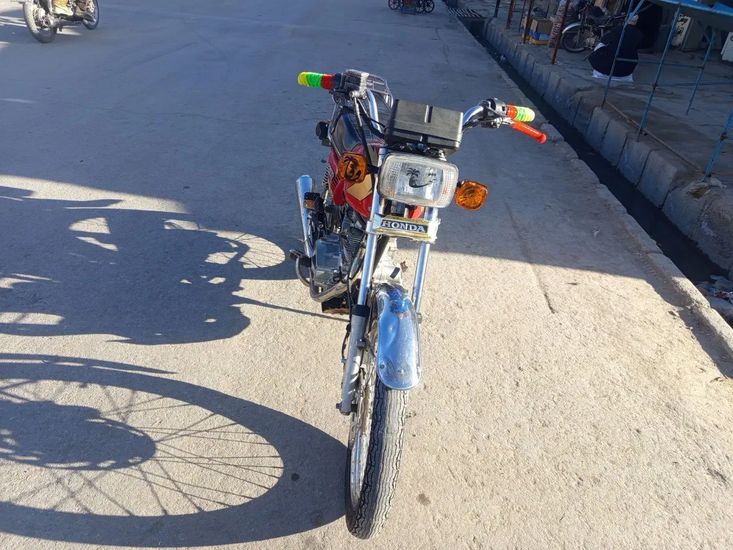 یک   یک  نو سی نو|موتورسیکلت|خاش, |دیوار