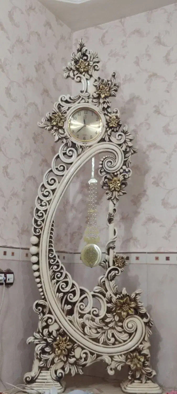 ساعت تمیز  بدون کوچکترین ایراد|ساعت دیواری و تزئینی|مراغه, |دیوار