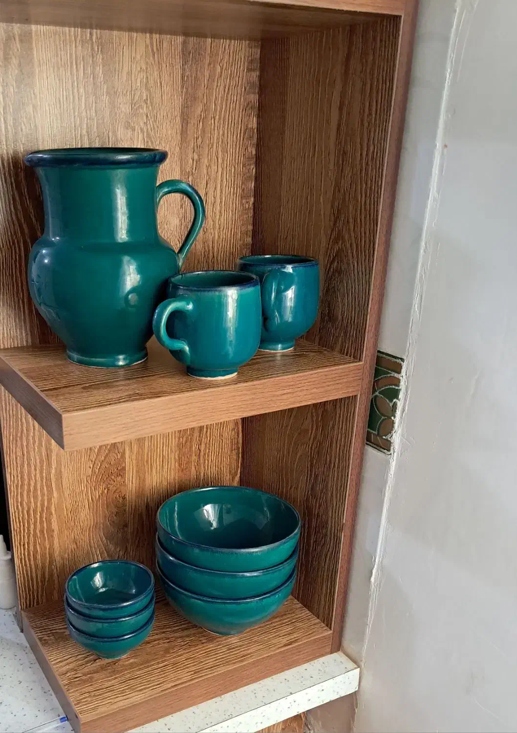 ظروف سفالی سالم|ظروف سرو و پذیرایی|لاهیجان, کوی زمانی|دیوار