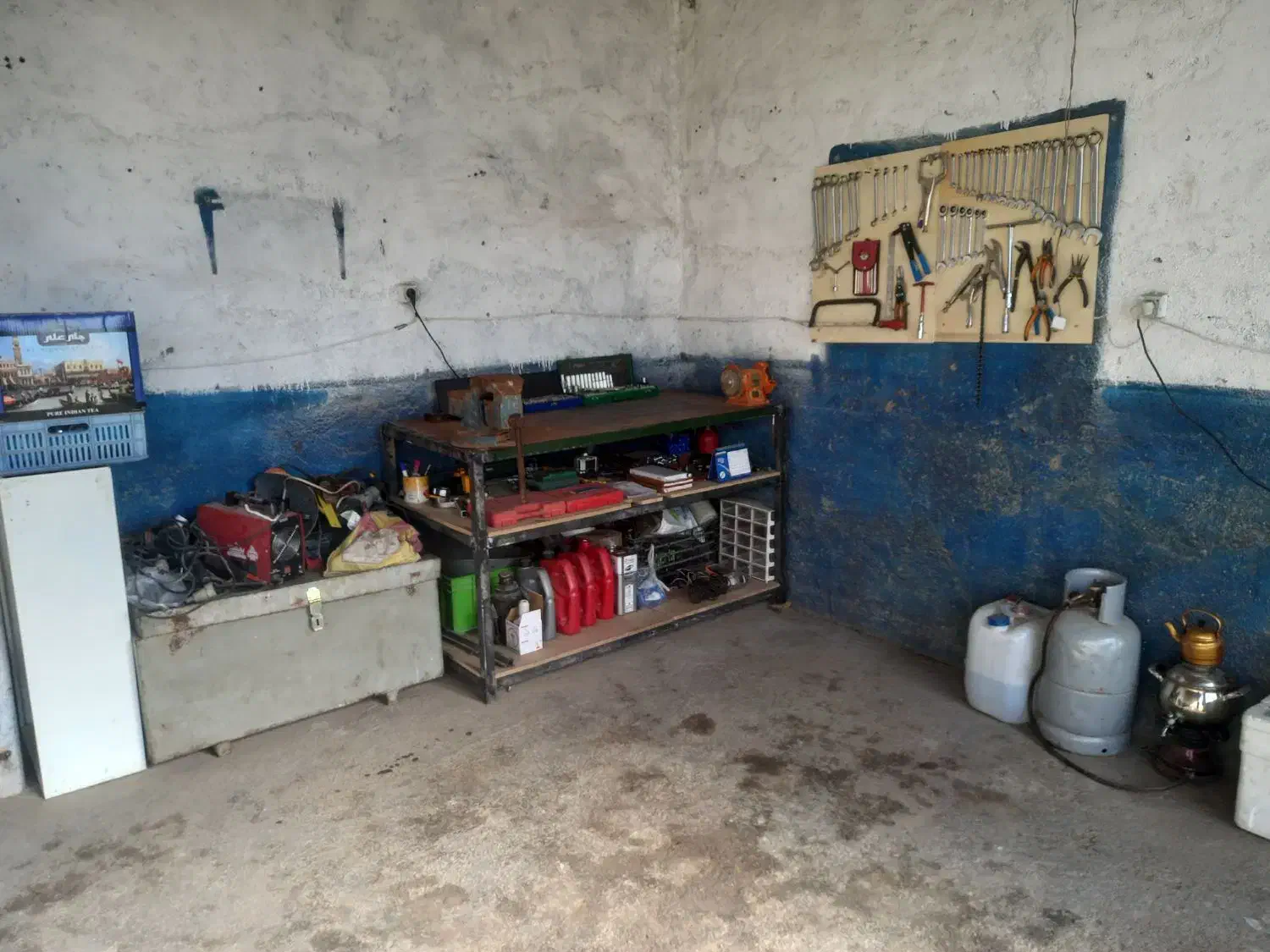 تعمیر گاه میکانیکی|خدمات موتور و ماشین|کاشان, کارگر|دیوار