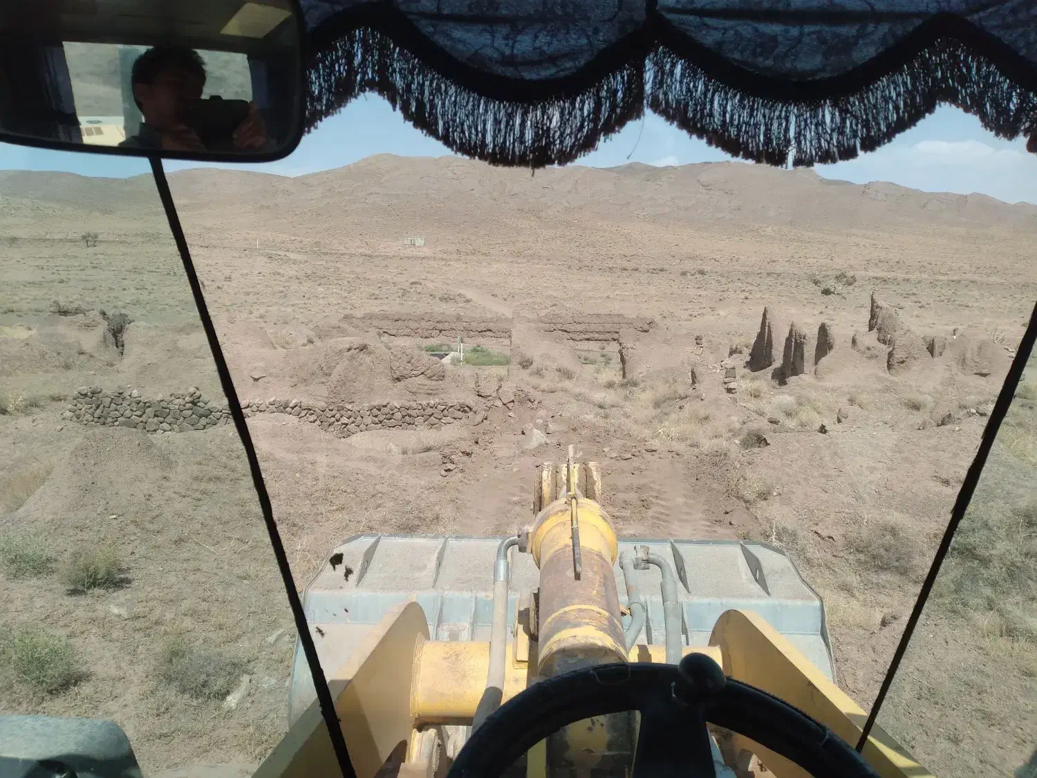 سه هکتارمزرعه باادوات کشاورزی تراکتورگریدرکمپرسور|فروش دفتر صنعتی، کشاورزی، تجاری|نائین, |دیوار