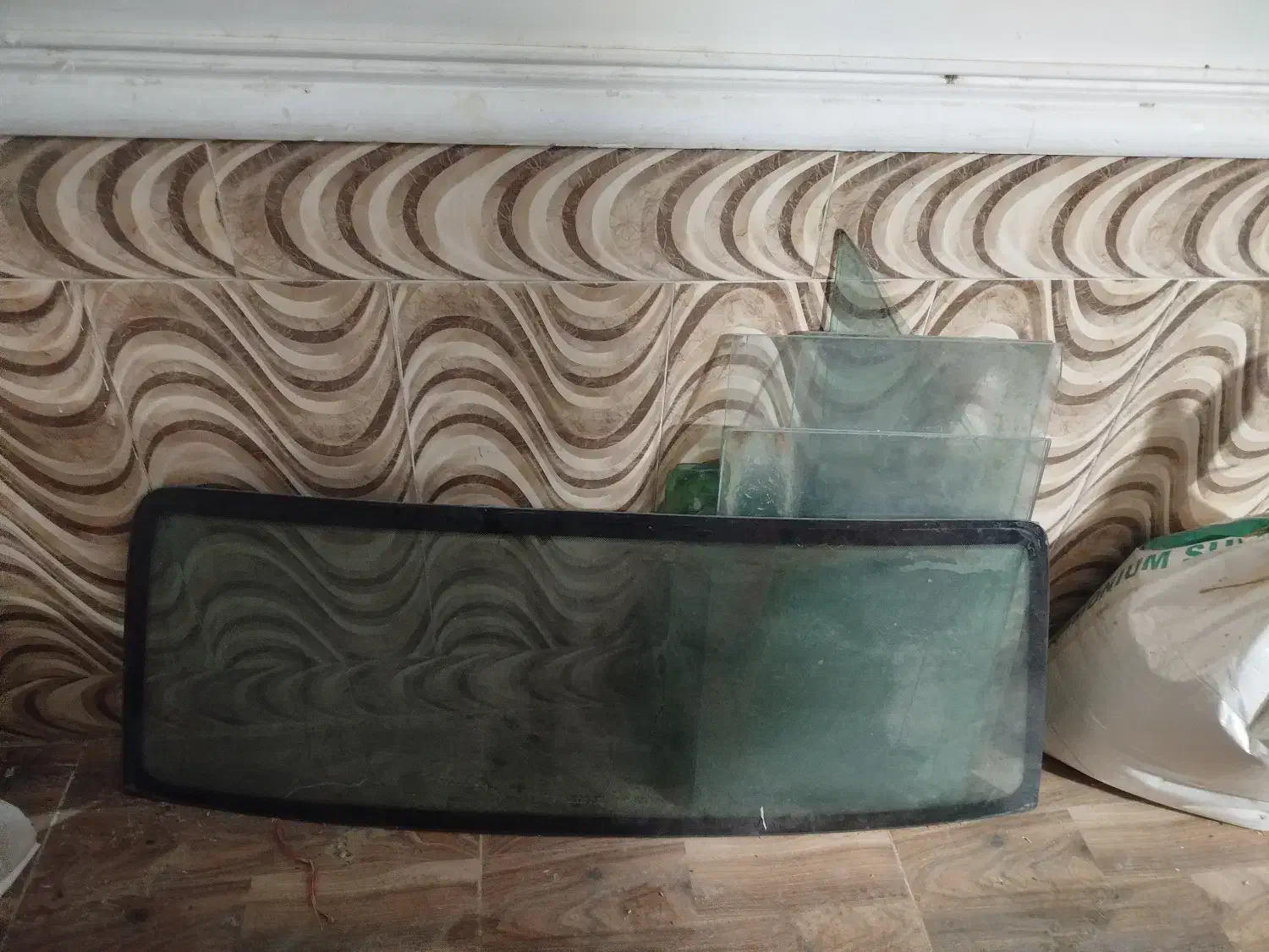 شیشه اتومبیل|قطعات یدکی و لوازم جانبی|ارژن, |دیوار