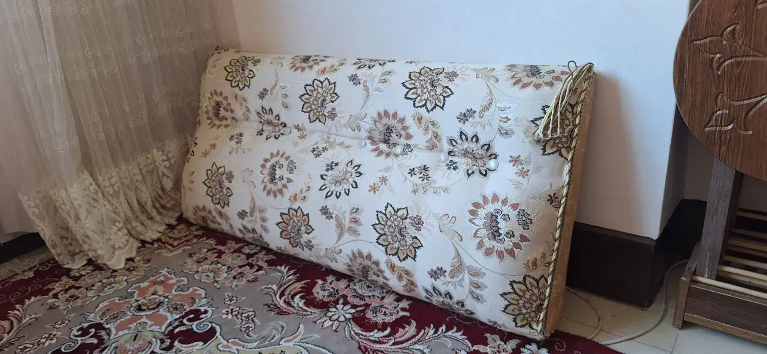 پشتی راحتی|مبلمان خانگی و میز عسلی|فولادشهر, مسکن مهر فولادشهر|دیوار