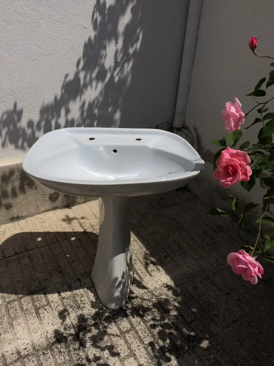 روشویی سرامیکی بزرگ|لوازم سرویس بهداشتی|رشت, آب و برق|دیوار