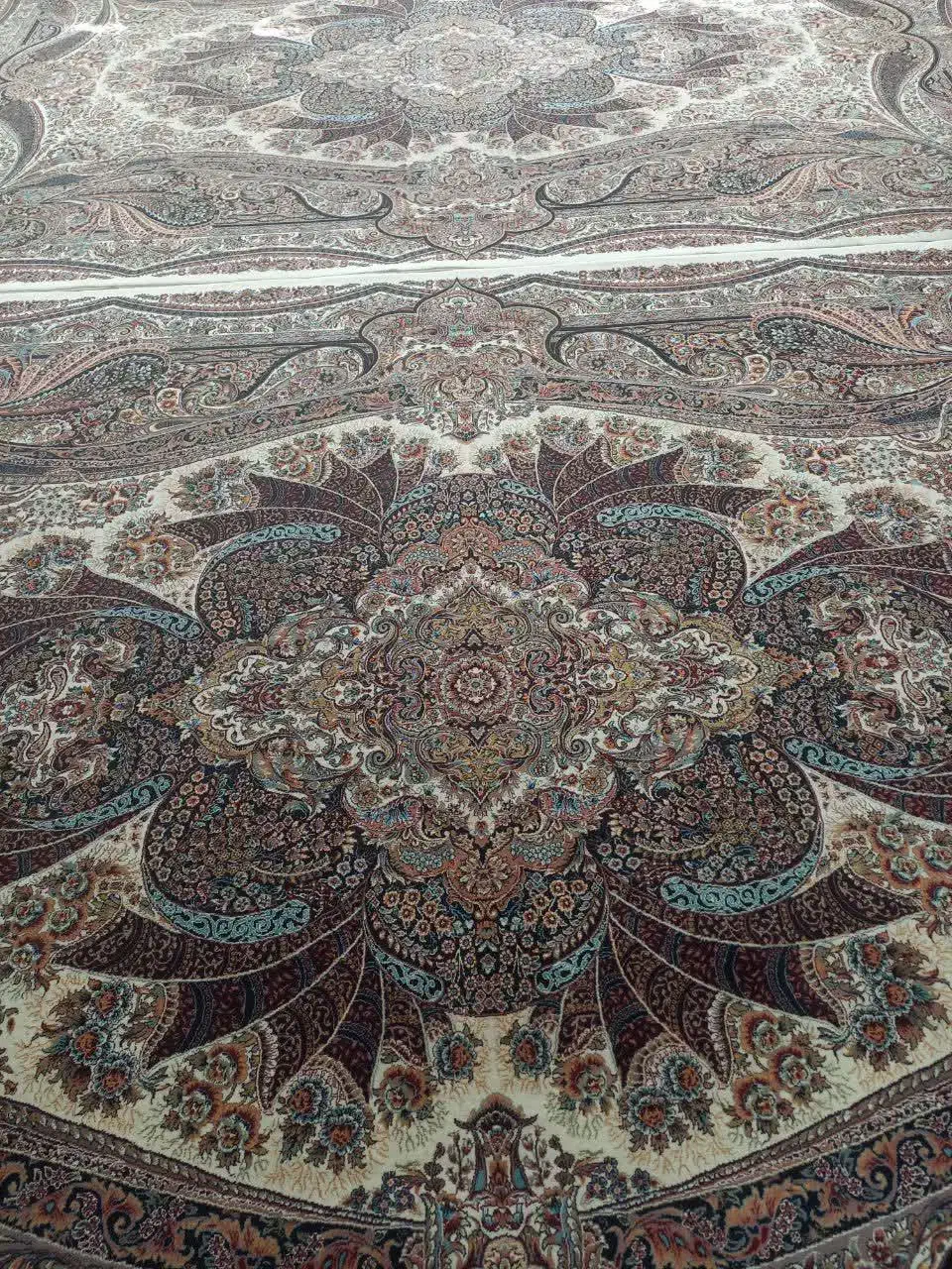 جفت فرش ۹متری ۷۰۰شانه ۲۵۵۰تراکم دستباف گونه|فرش|هشتگرد, شهرک کوثر|دیوار