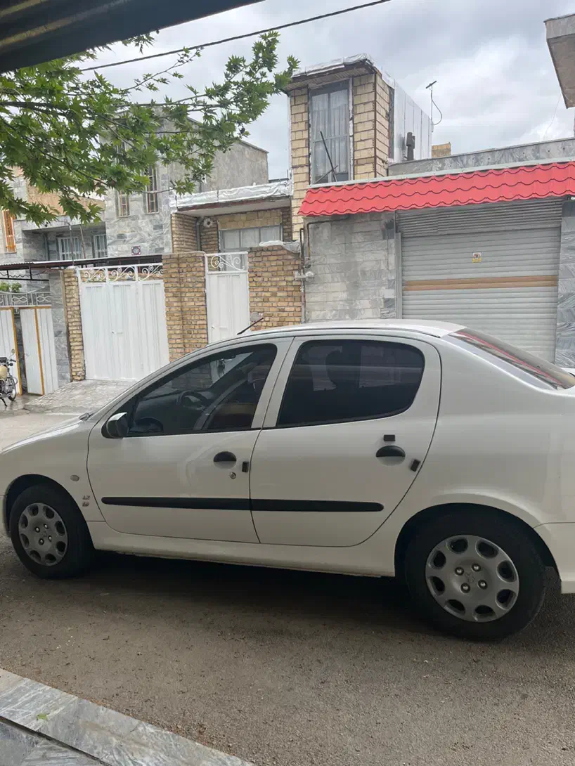 پژو ۲۰۶ اس دی بسیار تمیز|خودرو سواری و وانت|بروجرد, |دیوار